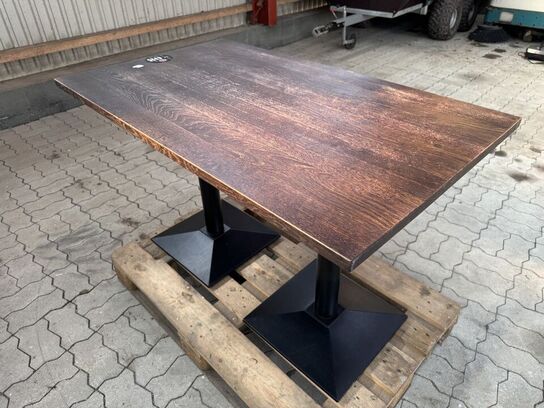 Spisebord med bordplade i massiv eg. L120cm x B70cm