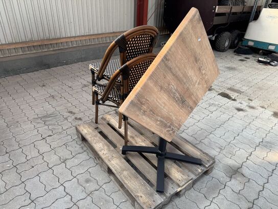 Udendørs cafébord med sort flip understel inkl. 2 fletstole