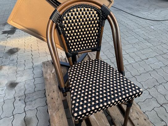 Udendørs cafébord med sort flip understel inkl. 2 fletstole
