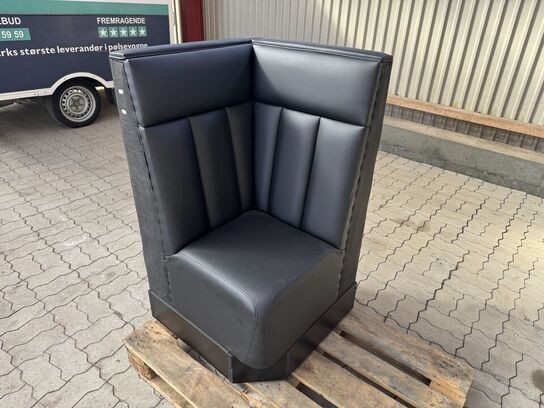 Sofa element hjørne. Måler 64x64cm og 112cm i højden.