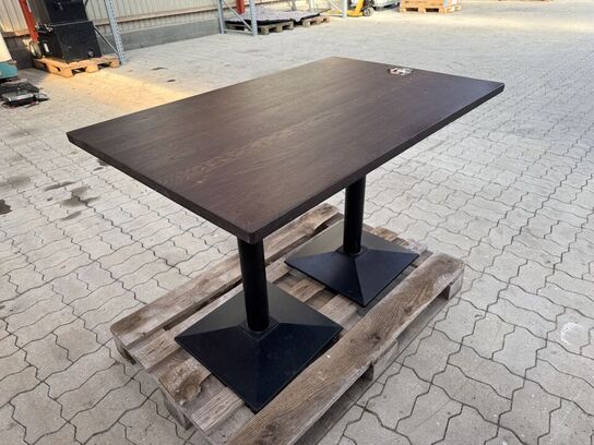 Spisebord med bordplade i massiv eg. L110cm x B70cm