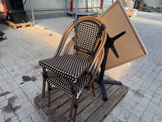 Udendørs cafébord med sort flip understel inkl. 2 fletstole