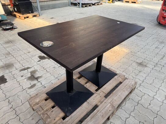 Spisebord med bordplade i massiv eg. L110cm x B70cm