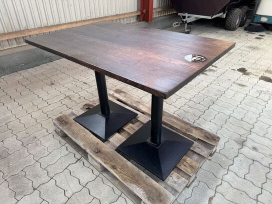 Spisebord med bordplade i massiv eg. L110cm x B70cm