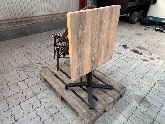 Udendørs cafébord med sort flip understel inkl. 2 fletstole