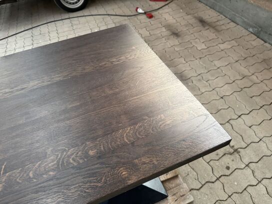 Spisebord med bordplade i massiv eg. L110cm x B70cm