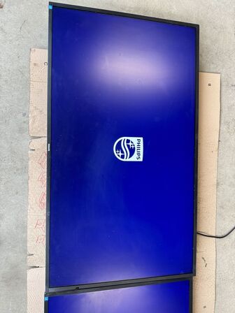 2 stk PHILIPS 49” fladskærme