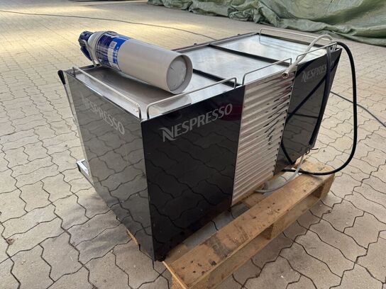 Kaffemaskien NESPRESSO Aguila 420 Pro