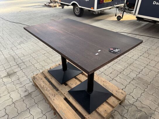 Spisebord med bordplade i massiv eg. L120cm x B70cm