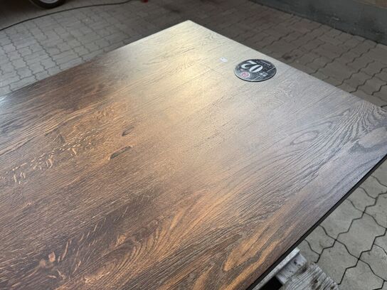 Spisebord med bordplade i massiv eg. L120cm x B70cm