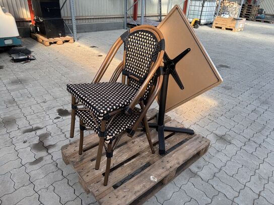 Udendørs cafébord med sort flip understel inkl. 2 fletstole