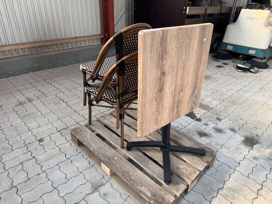 Udendørs cafébord med sort flip understel inkl. 2 fletstole