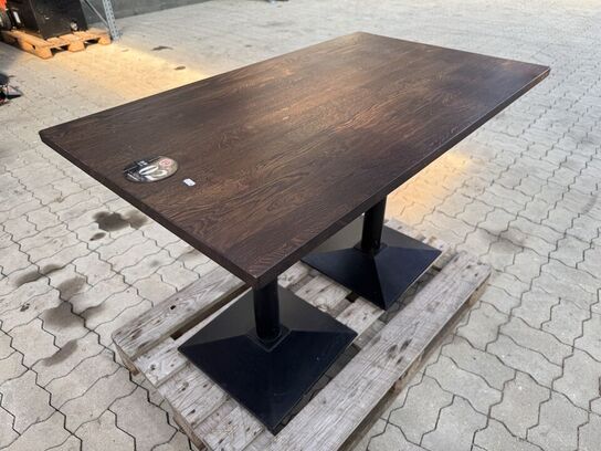 Spisebord med bordplade i massiv eg. L120cm x B70cm