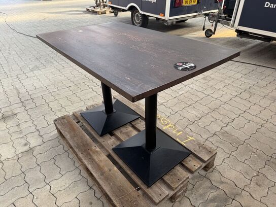 Spisebord med bordplade i massiv eg. L120cm x B70cm