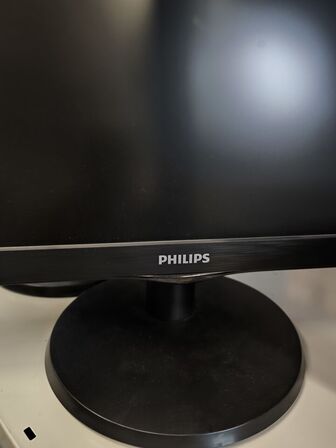 2 stk. PC-skærme PHILIPS 24" 243V
