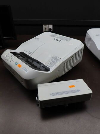 Projektor, EPSON EB-695WI m. Touch Unit