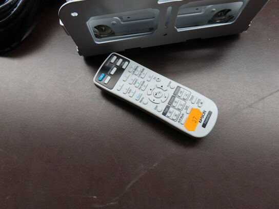 Projektor, EPSON EB-695WI m. fjernbetjening og Touch Unit