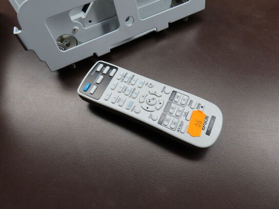 Projektor, EPSON EB-695WI m. fjernbetjening og Touch Unit