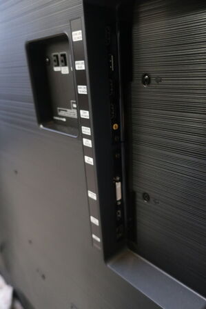 98" LED-TV, SAMSUNG OM98N