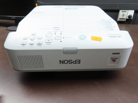 Projektor, EPSON EB-695WI m. fjernbetjening og Touch Unit