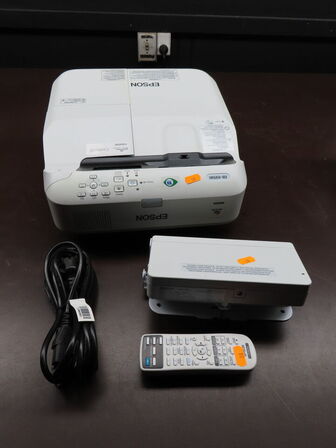 Projektor, EPSON EB-695WI m. fjernbetjening og Touch Unit
