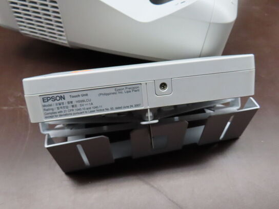 Projektor, EPSON EB-695WI m. fjernbetjening og Touch Unit