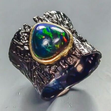 Unika opal ring af sort rhodineret sterlingsølv prydet med stor ca. 11 x 11 mm cabochon slebet naturlig sort opal