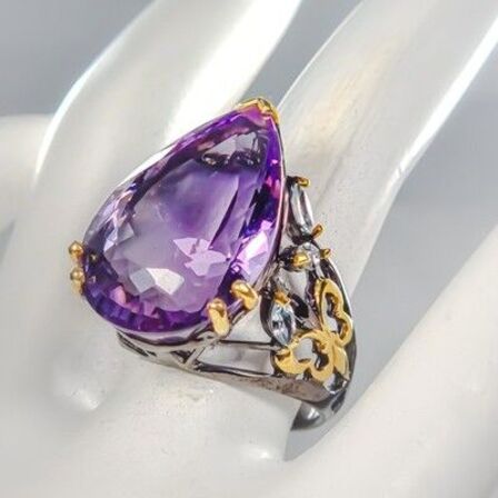 Eksklusivt håndfremstillet unika ametystring af gulbelagt og sort rhodineret sterlingsølv