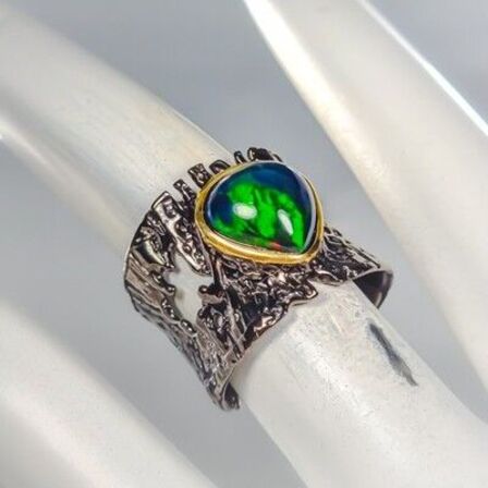 Unika opal ring af sort rhodineret sterlingsølv prydet med stor ca. 11 x 11 mm cabochon slebet naturlig sort opal