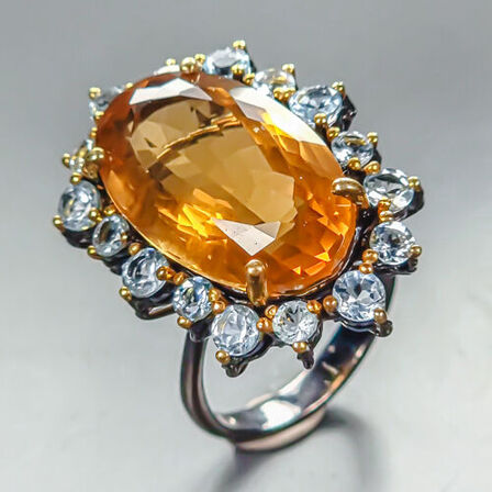 Ring af guldbelagt og sort rhodineret sterlingsølv prydet med ca. 30 ct. ovalslebet gul citrin