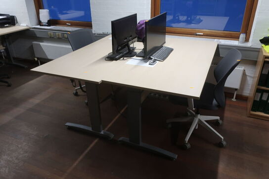 2 stk. El. hæve/sænkebord, kontorstole, skærme