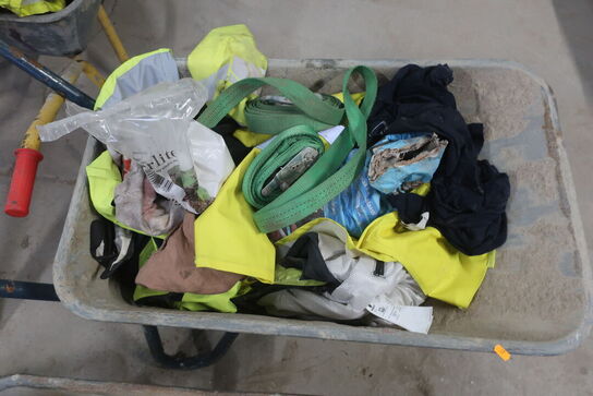 3 stk. trillebør med indhold