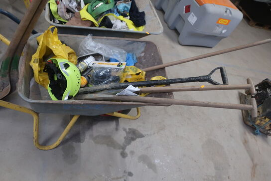 3 stk. trillebør med indhold