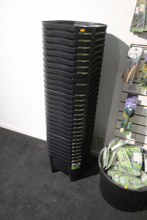 Spande, ph meter, plant labels m.m.