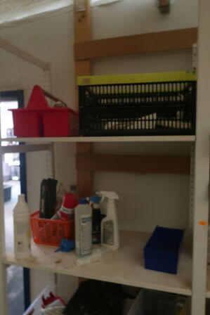 Indhold i reol, printer følger ikke med 