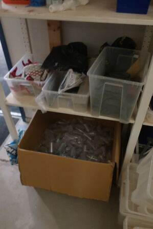 Indhold i reol, printer følger ikke med 