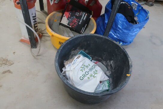 Bord, dunke, sprøjter, spande m.m.