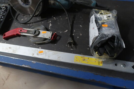 Vinkelsliber MAKITA GA9020R, topnøglesæt, hansker, vinkel og målebånd