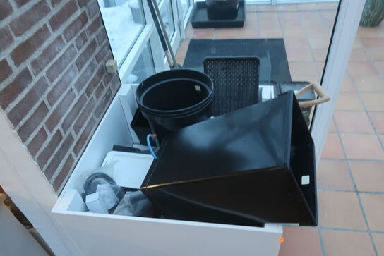 Drivhus, dyrkningstelt, spande m.m.