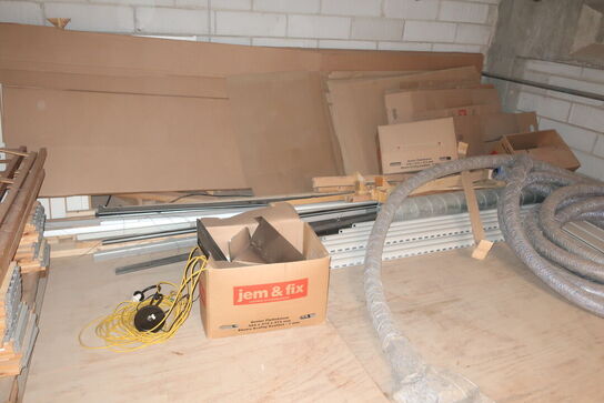 Tøm loftrum for blæser, inventar, lamper m.m.