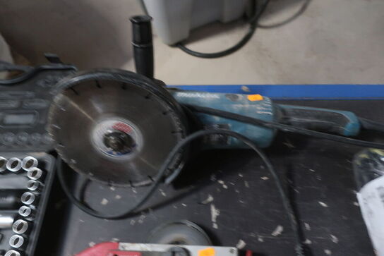 Vinkelsliber MAKITA GA9020R, topnøglesæt, hansker, vinkel og målebånd