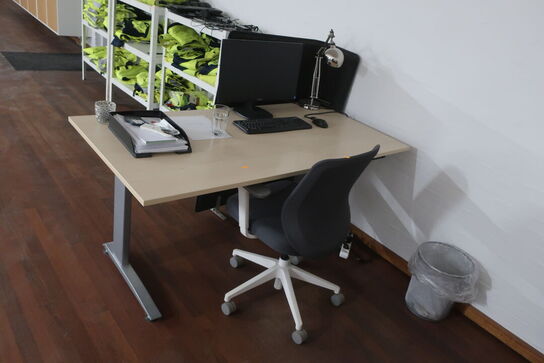 El. hæve/sænkebord, kontorstol, skærm, lampe