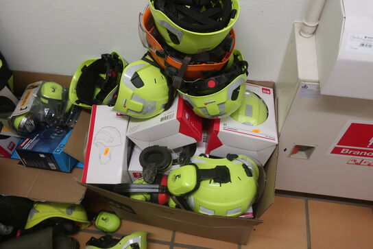 Hjelme og høreværn 