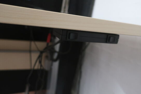 El. hæve/sænkebord, kontorstol, skærm, lampe