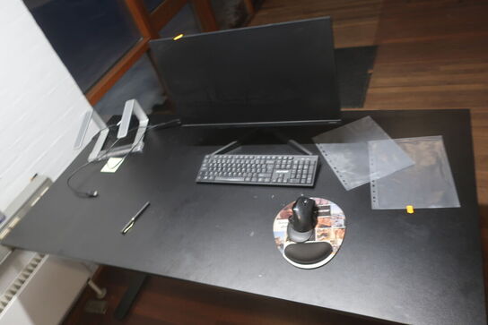 El. hæve/sænkebord, 2 stk. kontorstol, skærm