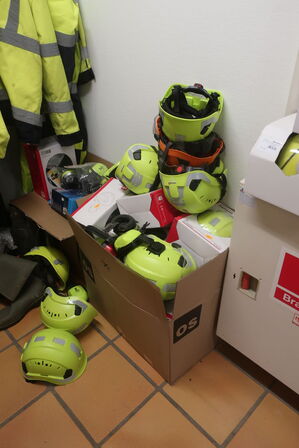 Hjelme og høreværn 