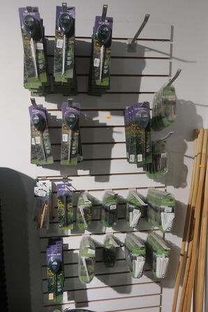 Spande, ph meter, plant labels m.m.