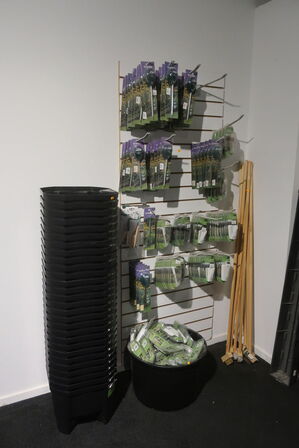 Spande, ph meter, plant labels m.m.