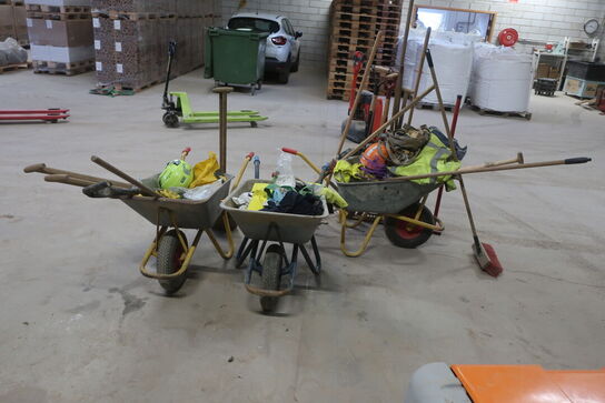 3 stk. trillebør med indhold