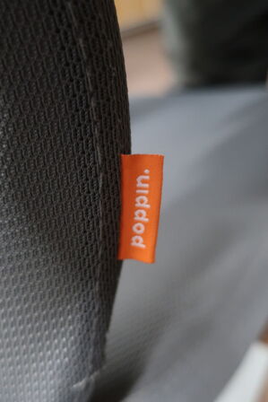 2 stk. El. hæve/sænkebord, kontorstole, skærme